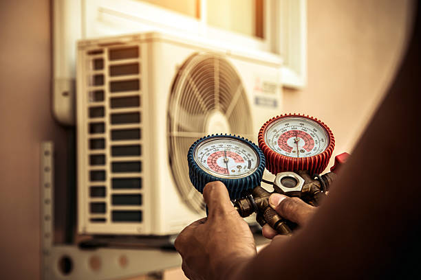Professional Hvac technician working in Hufsmith, TX